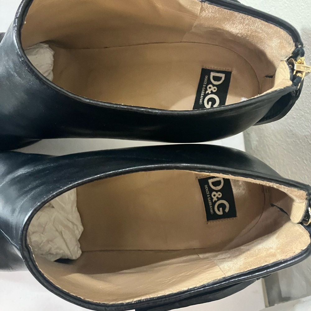 D&G Black Leather Heeled Ankle Boots with Gold Charms Lock & Keys All Original - Picture 7 of 11